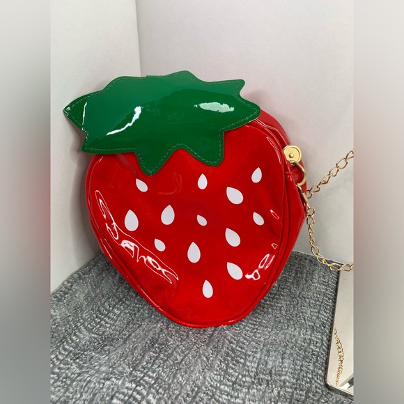 3/$20 Red Strawberry Shoulder Bag Crossbody
Purse NEW - Picture 4 of 14